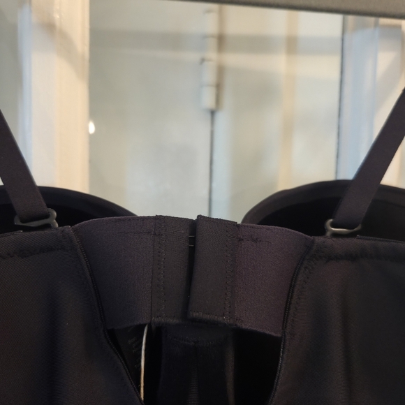 SKIMS Sleek Black Molded Underwire Shapewear Bodysuit- FITS SDD- SOLD OUT ONLINE - Picture 11 of 11